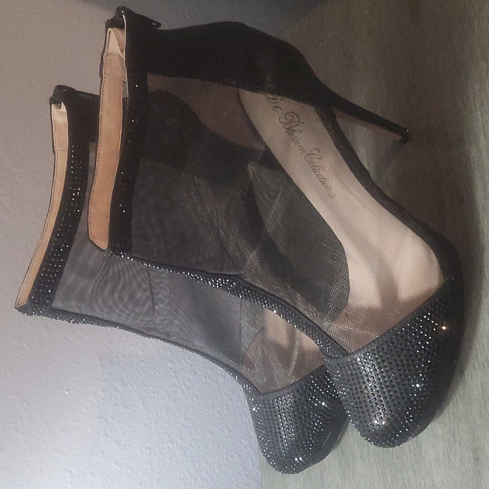 Shoes - Picture 2 of 7